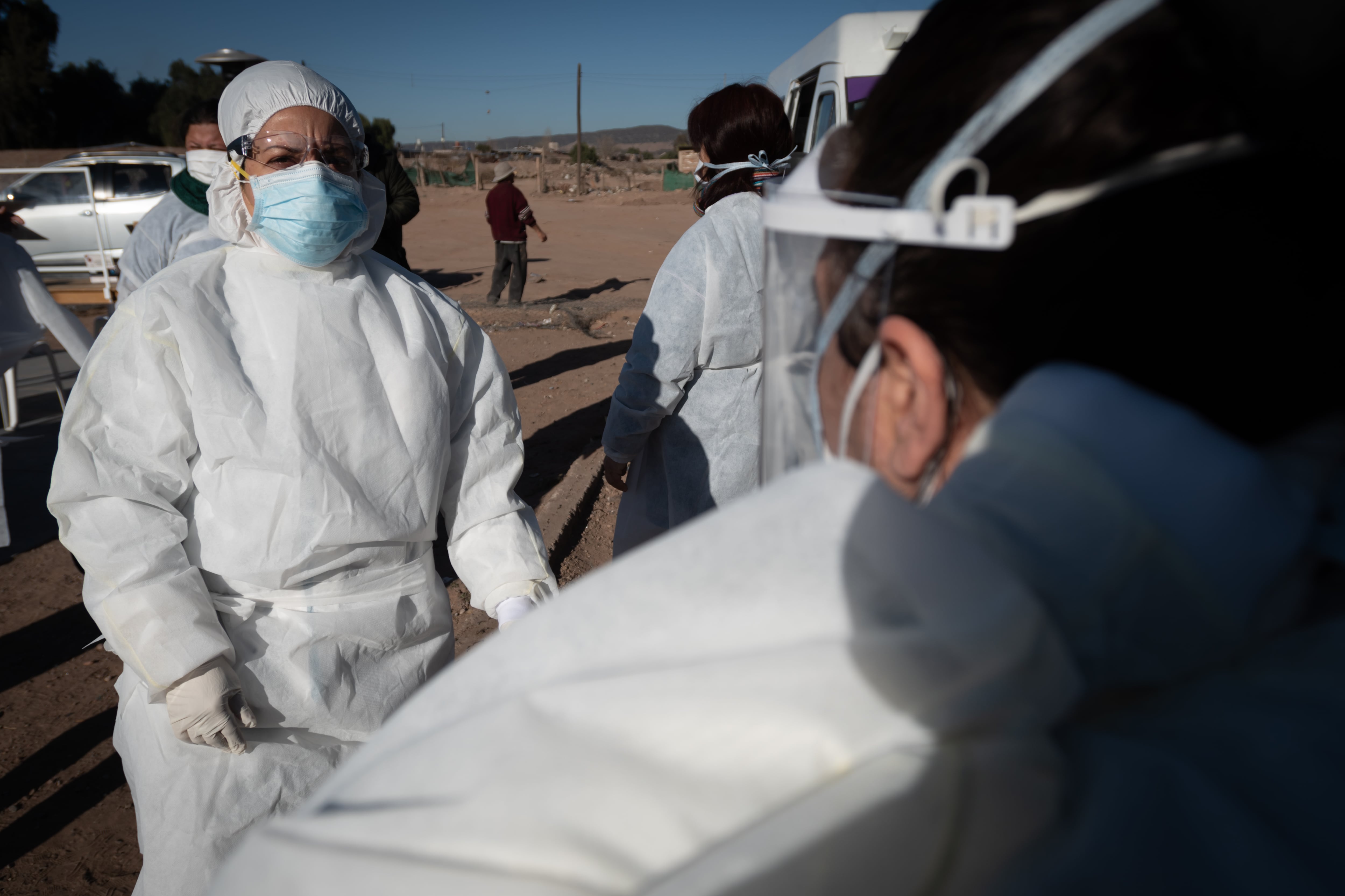 Por el aumento de casos positivos, son cada vez más intensos los operativos sanitarios en los barrios del Gran Mendoza.