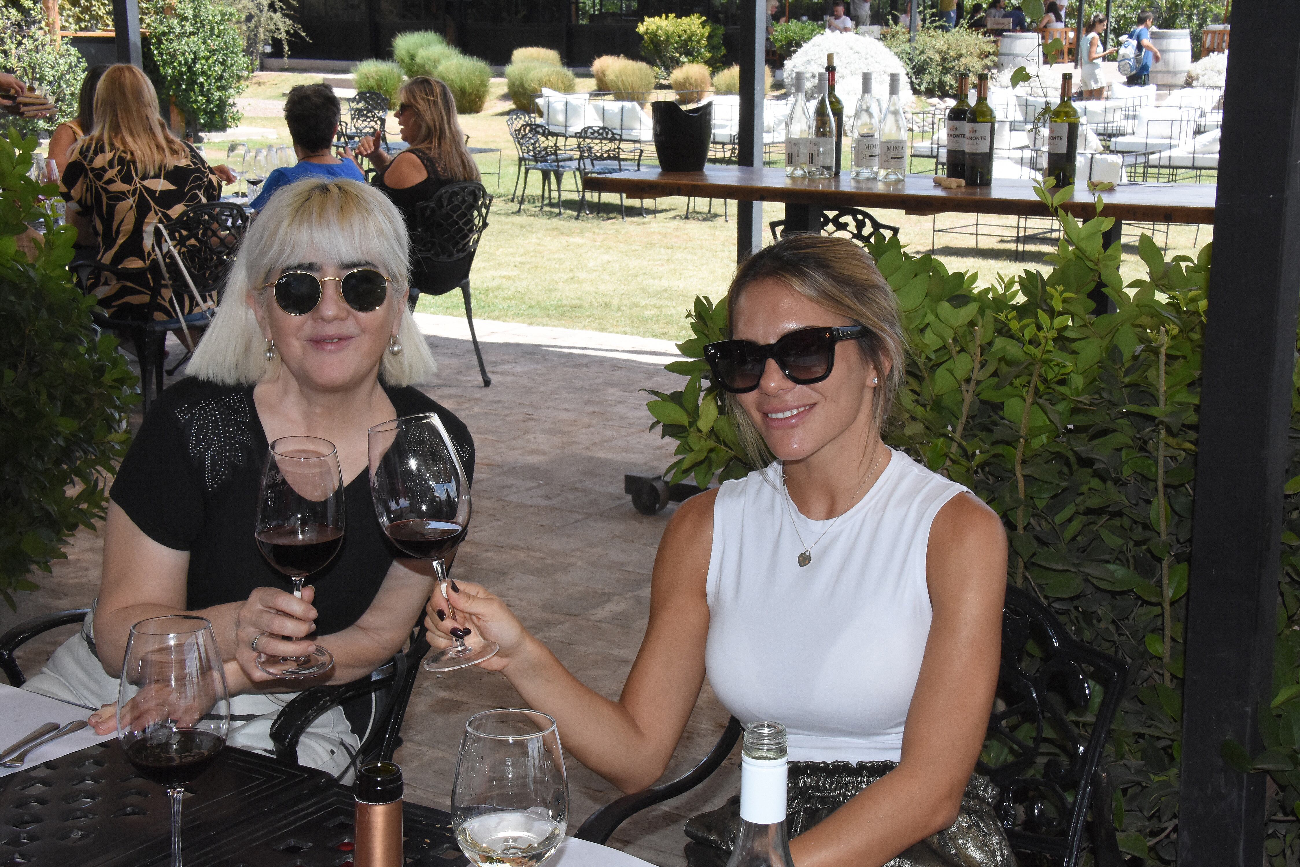 Fátima Villagra y Eugenia Muzaber. Ph Eduardo Dolengiewich.