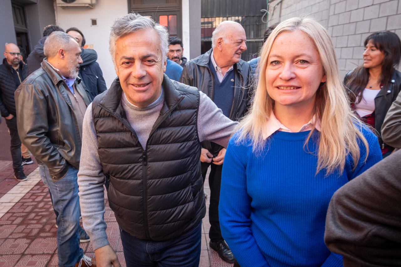 Cambia Mendoza 
En el comité radical de calle Alem se anunciaron los integrantes de las listas a Diputados Nacionales.
Estuvieron presentes el gobernador de Mendoza Rodolfo Suarez, Alfredo Cornejo, Hebe Casado, Lisandro Nieri, Patricia Gimenez, Hebe Vázquez Vieira y Pablo Zapata.  

Foto: Ignacio Blanco / Los Andes