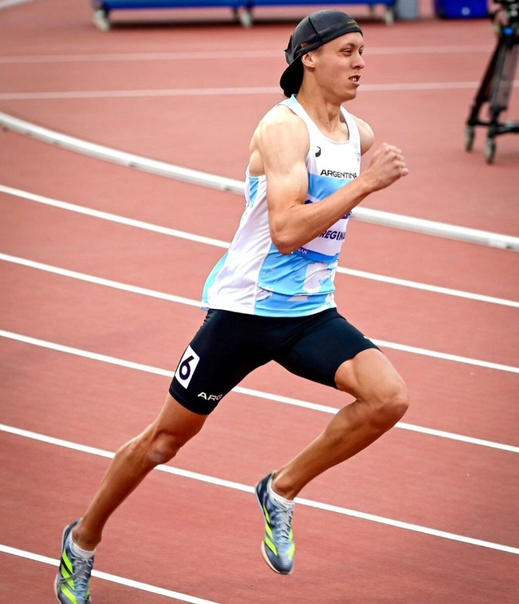 Elián Larregina finalizó 6° en su serie de 400 metros, con un tiempo de 47.80, y competirá en el repechaje por un lugar en las semifinales.