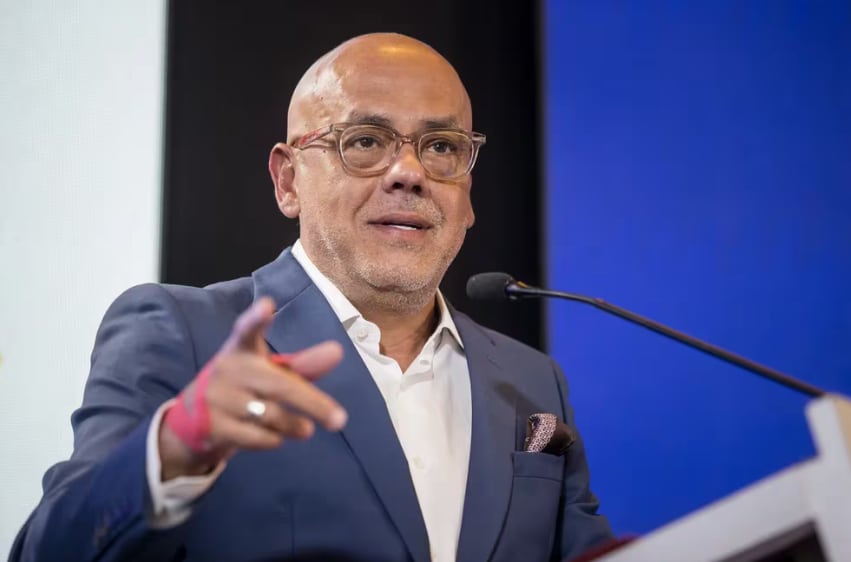 El presidente de la Asamblea Nacional chavista, Jorge Rodríguez, propuso en sesión ordinaria realizar una reforma de las leyes electorales del país con el objetivo de que “ningún extranjero” interfiera en el mismo. Foto: Infobae