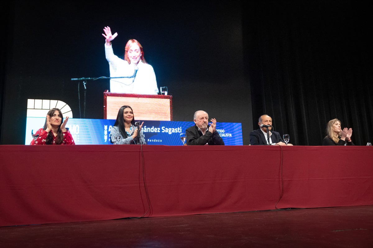 Mendoza es la sede hoy del Frente de Todos a nivel nacional, que convocó a un espacio de debate llamado Peronismo Futuro.

Foto: Ignacio Blanco / Los andes 
