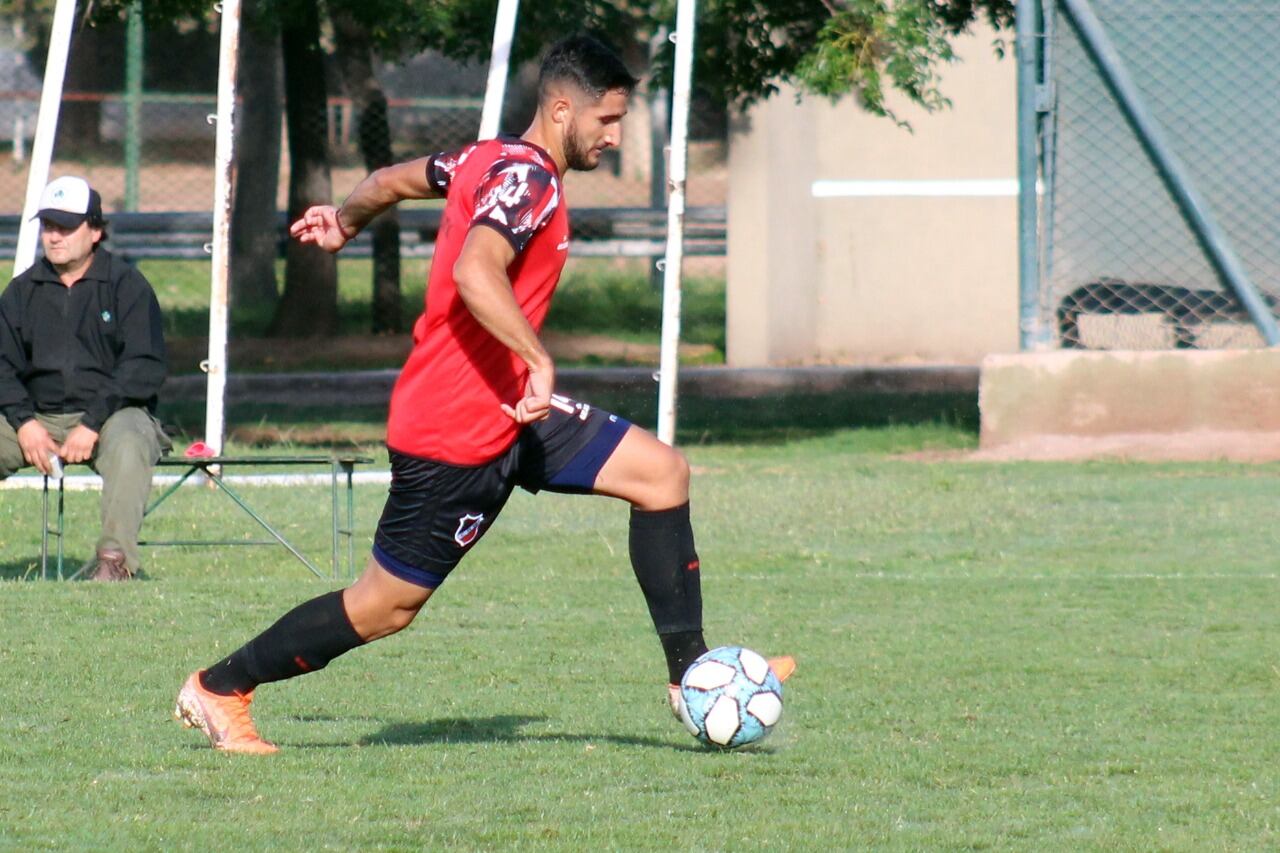 El volante, ex Independiente Rivadavia, es candidato para ir desde el arranque. / Prensa Deportivo Maipú