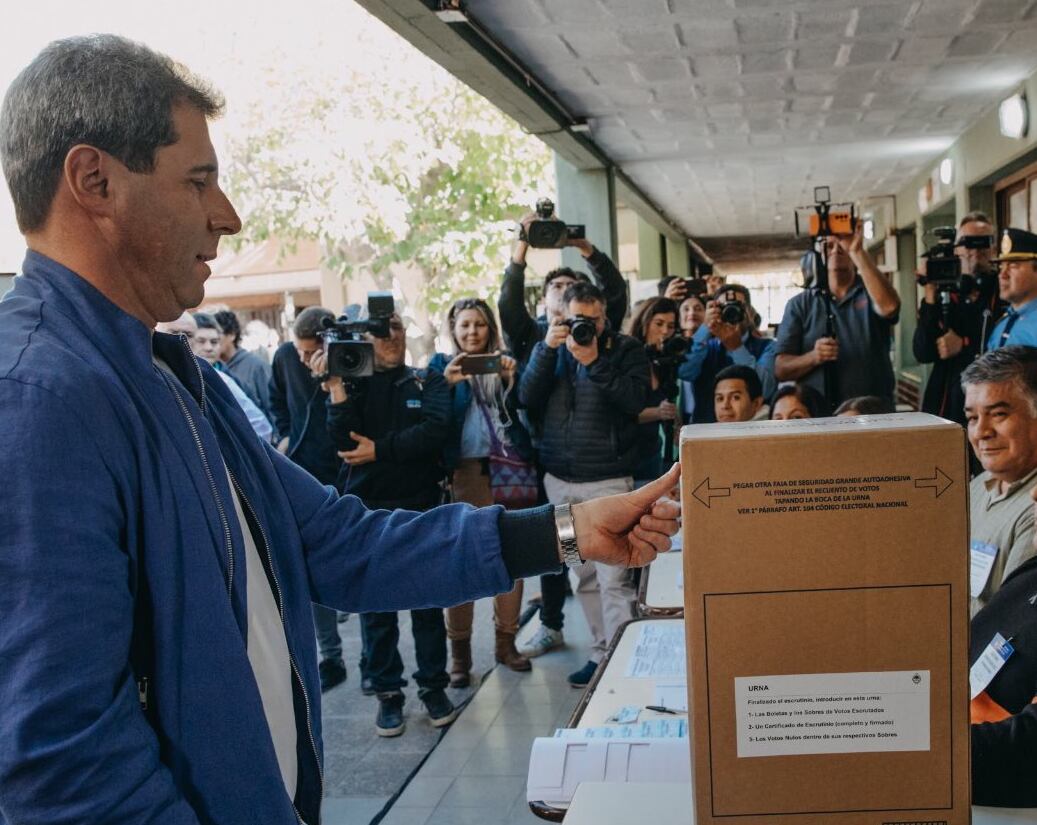 Uñac votó en San Juan - Foto Twitter Sergio Uñac