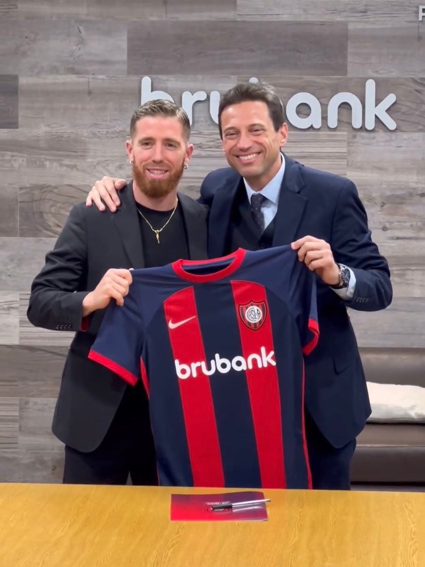 Iker Muniain fue presentado como nuevo refuerzo de San Lorenzo