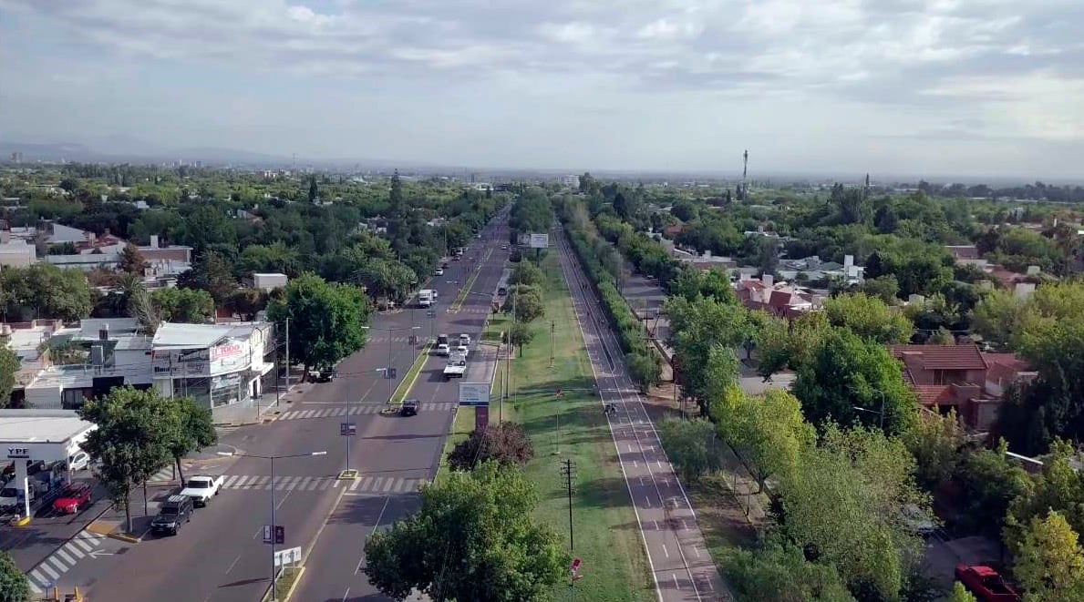 La soberana vendimial y los vecinos de Godoy Cruz destacan las extensas áreas con arboledas, además de las ciclovías, que potencian su perfil ecológico y sustentable.