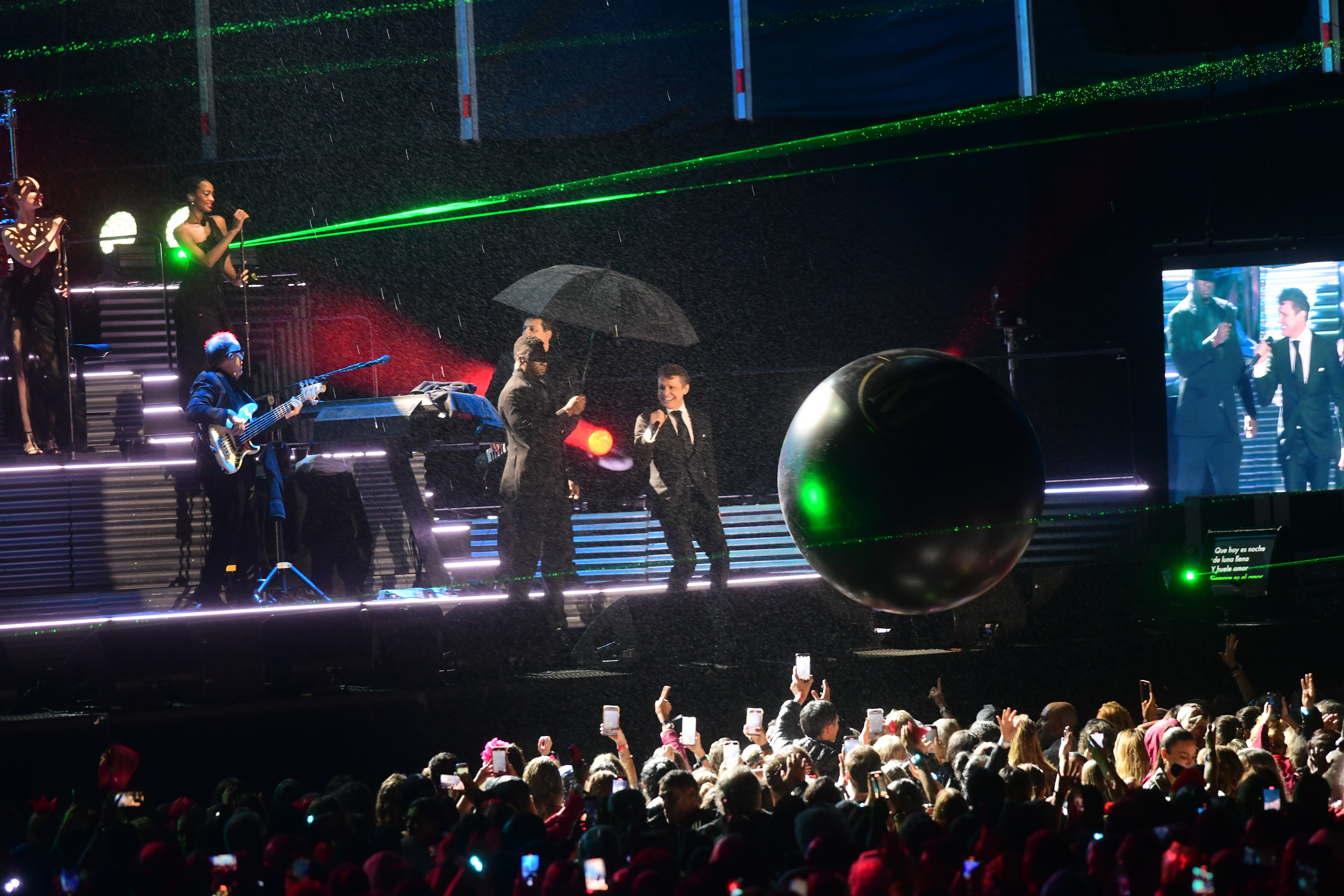 Luis Miguel en el estadio de Instituto en su presentación en Córdoba. Foto Javier Ferreyra