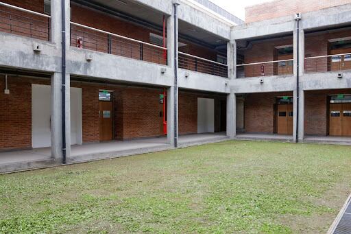 Fotografía cedida por el Ministerio de Obras Públicas del auditorio principal del nuevo edificio de Bioquímica de la FBQyF, Universidad Nacional de Tucumán. Foto: Reverso