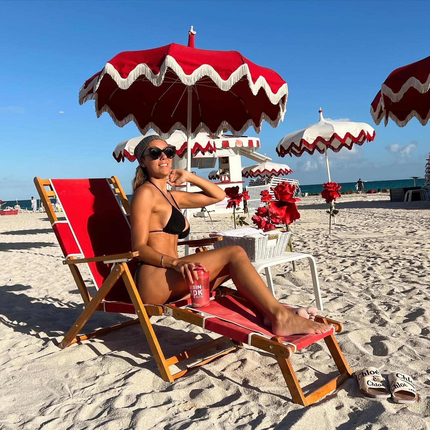 Floppy Tesouro enamora desde las playas de Miami con sus bikinis minúsculas