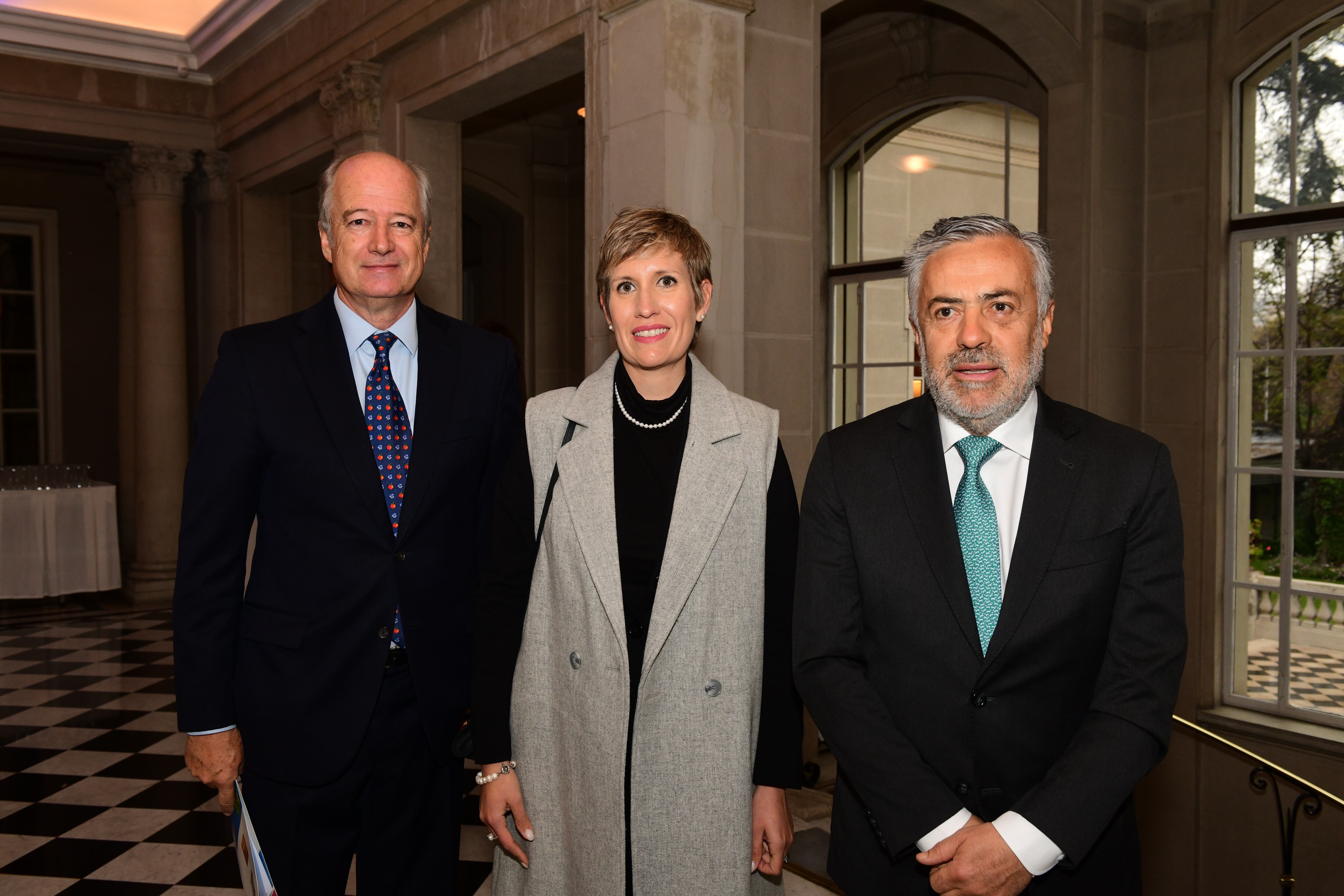 El gobernador Alfredo Cornejo, la ministra de Energía y Ambiente, Jimena Latorre, y el secretario de Minería de la Nación, Luis Lucero. Foto: Prensa Mendoza