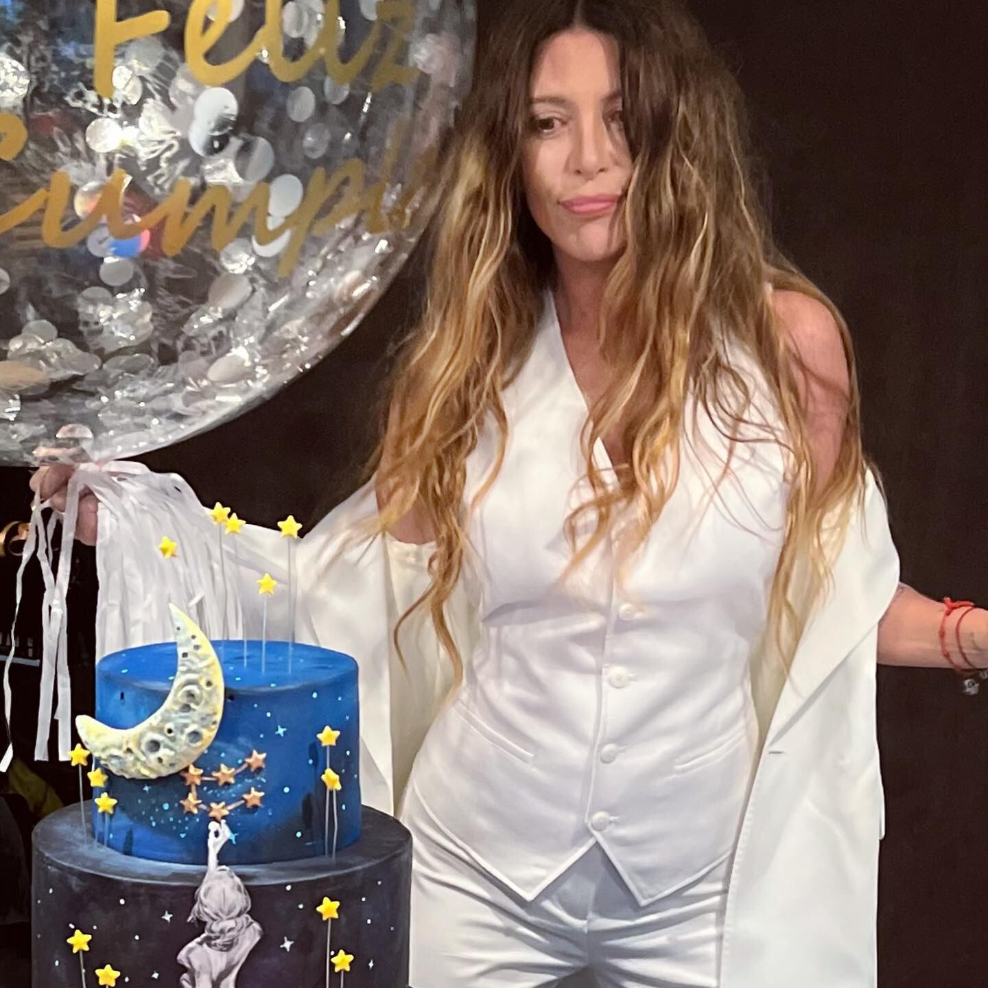 Mónica Ayos cumplió 50 años y escogió un look divino para celebrar