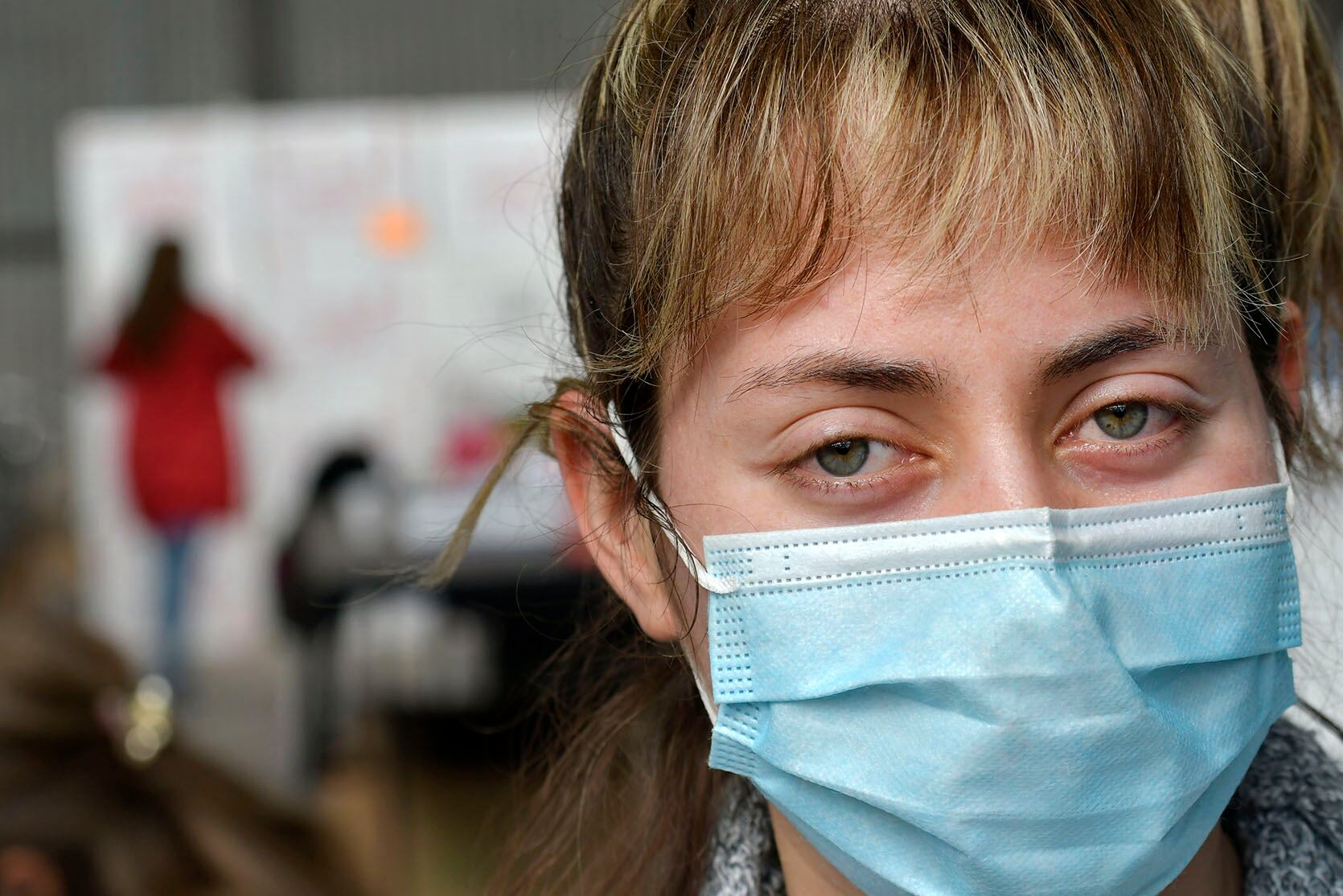 La vacunadora Celeste Cáceres (29), desde niña supe que la salud era mi vida. Hoy coloco más de 120 vacunas diarias. Foto: Orlando Pelichotti / Los Andes