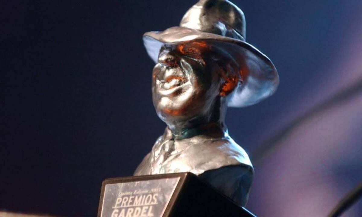 La estatuilla de los Premios Gardel 2021.