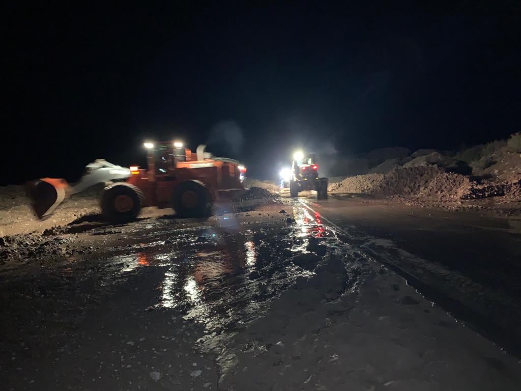 Por un alud en la ruta a Chile, cortaron el tránsito durante la tarde de ayer. Foto: Gendarmería Nacional.