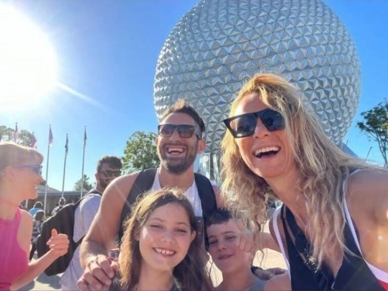 Sabrina Rojas y su familia en Epcot