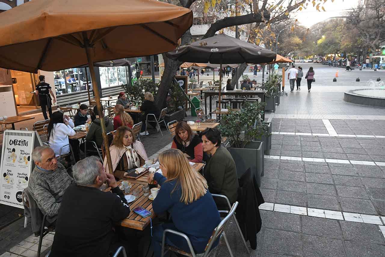 Luego de un fin de semana con temperaturas agradables, se espera un leve ascenso de la temperatura para el día lunes.

Foto: José Gutierrez / Los Andes