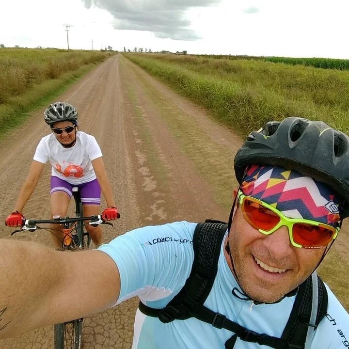 Fernando iba con su mujer andando en bicicleta cuando fueron atacados por detrás. El hombre quedó en la mira de los individuos y alcanzó a gritarle a su pareja que “acelere”, para de ese modo huir de los asesinos.