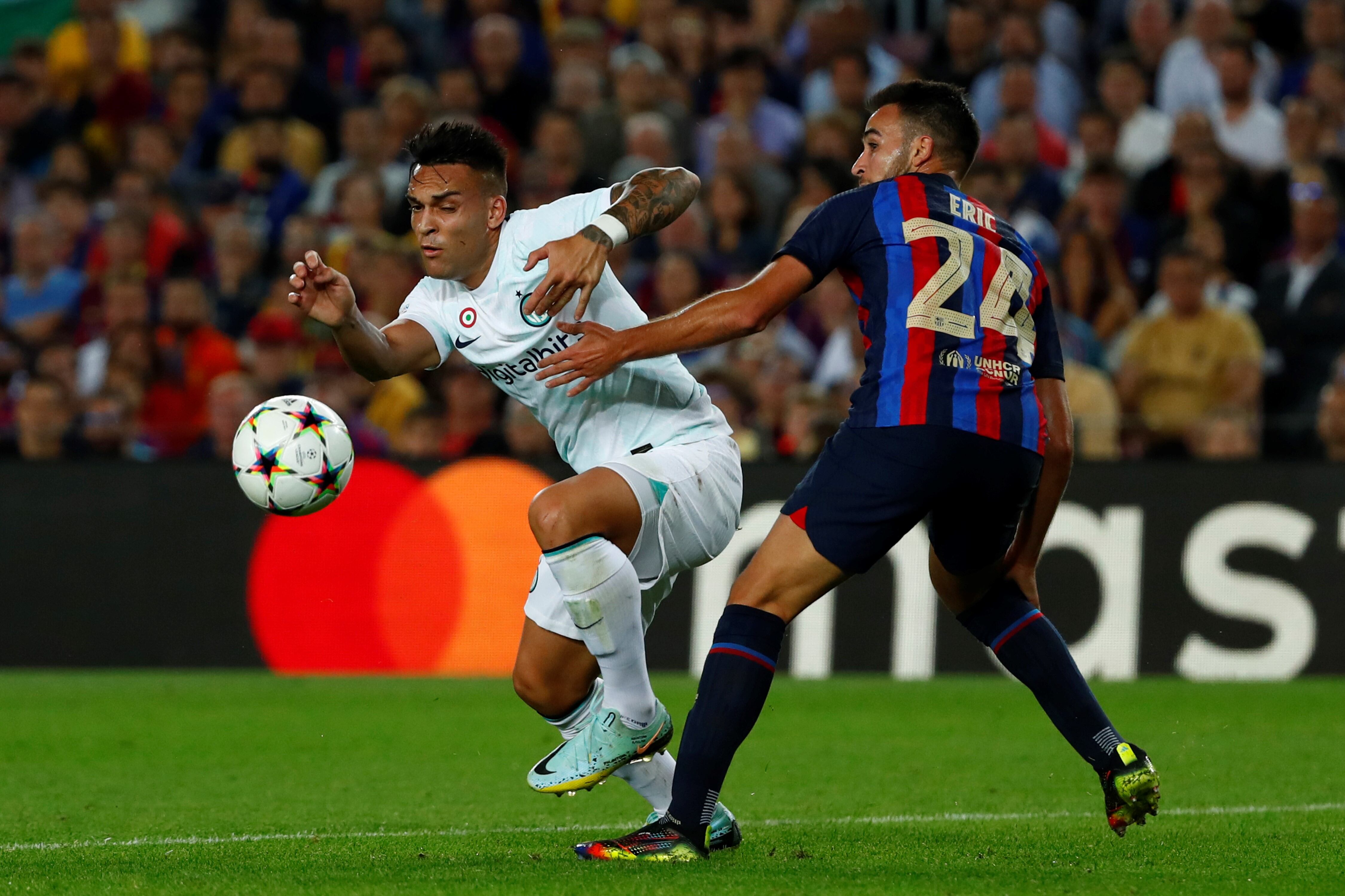 Lautaro Martínez, delantero de Inter, en el partido ante Barcelona por la Champions. (AP)