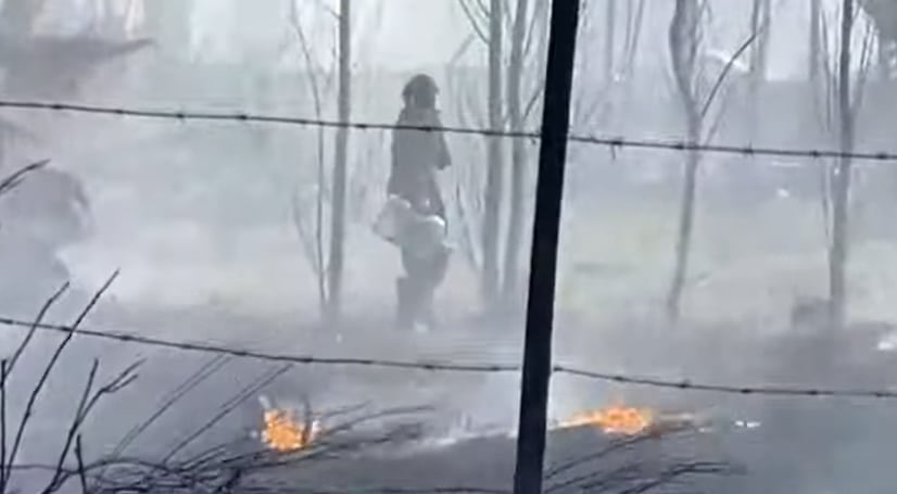 Vecinos de Los Corralitos intentaban apagar el fuego - Captura de video