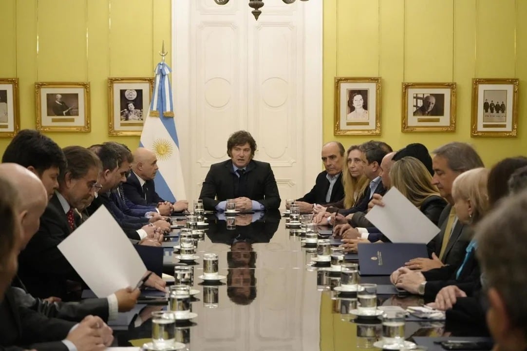 Javier Milei se reunió con legisladores dialoguistas.