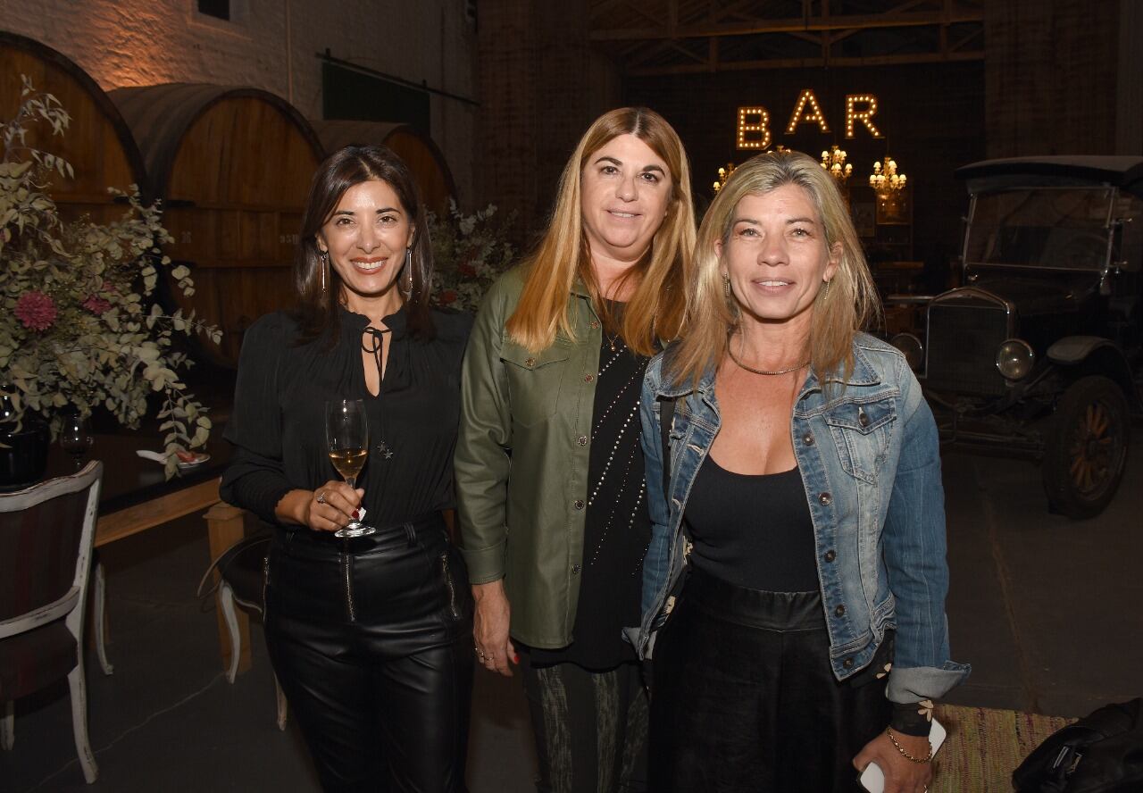 Gabriela Arriagada, Alejandra Alonso y Eleonora Arenas. PH Eduardo Dolengiewich.