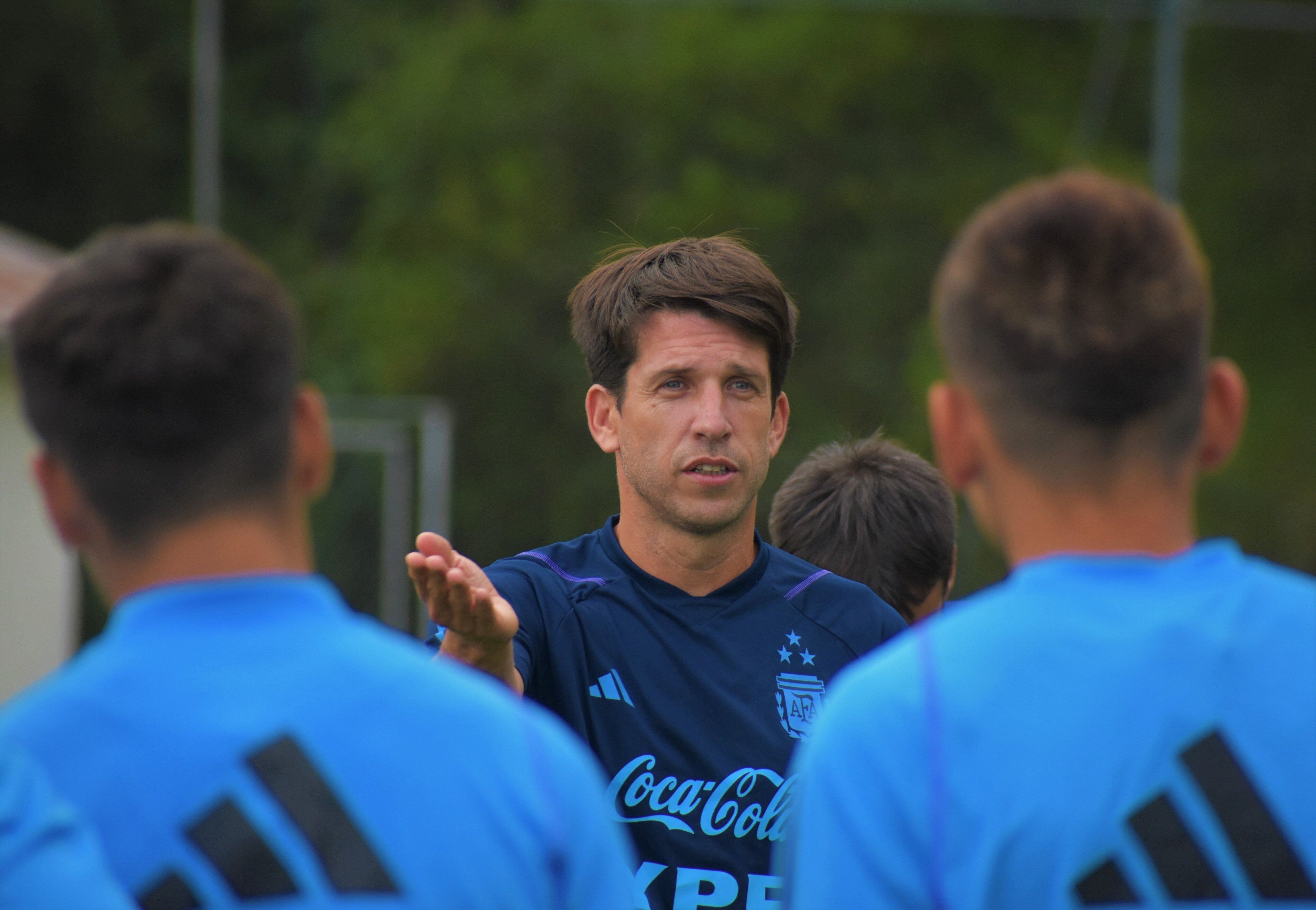 Diego Placente comanda a la Selección Sub 20