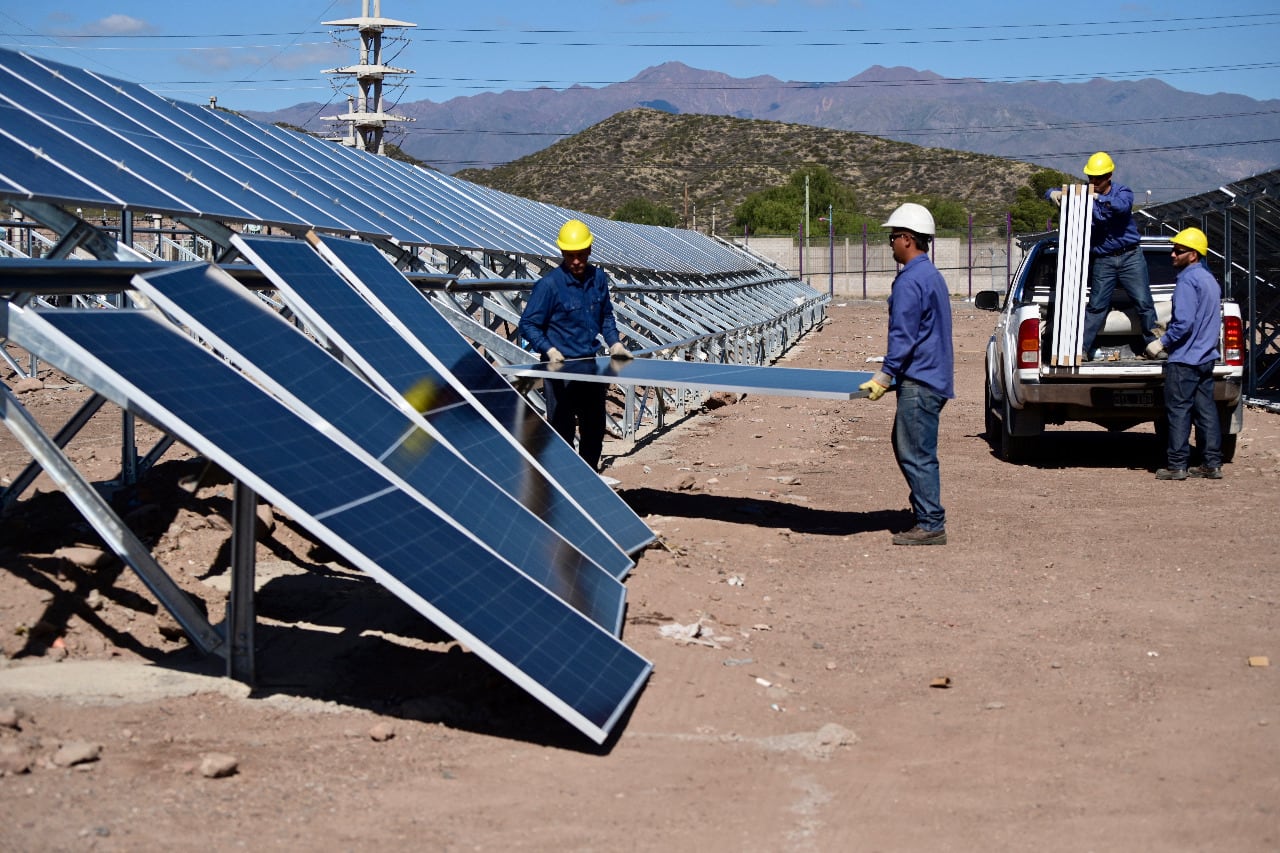 El Parque Solar en el Oeste de Godoy Cruz
