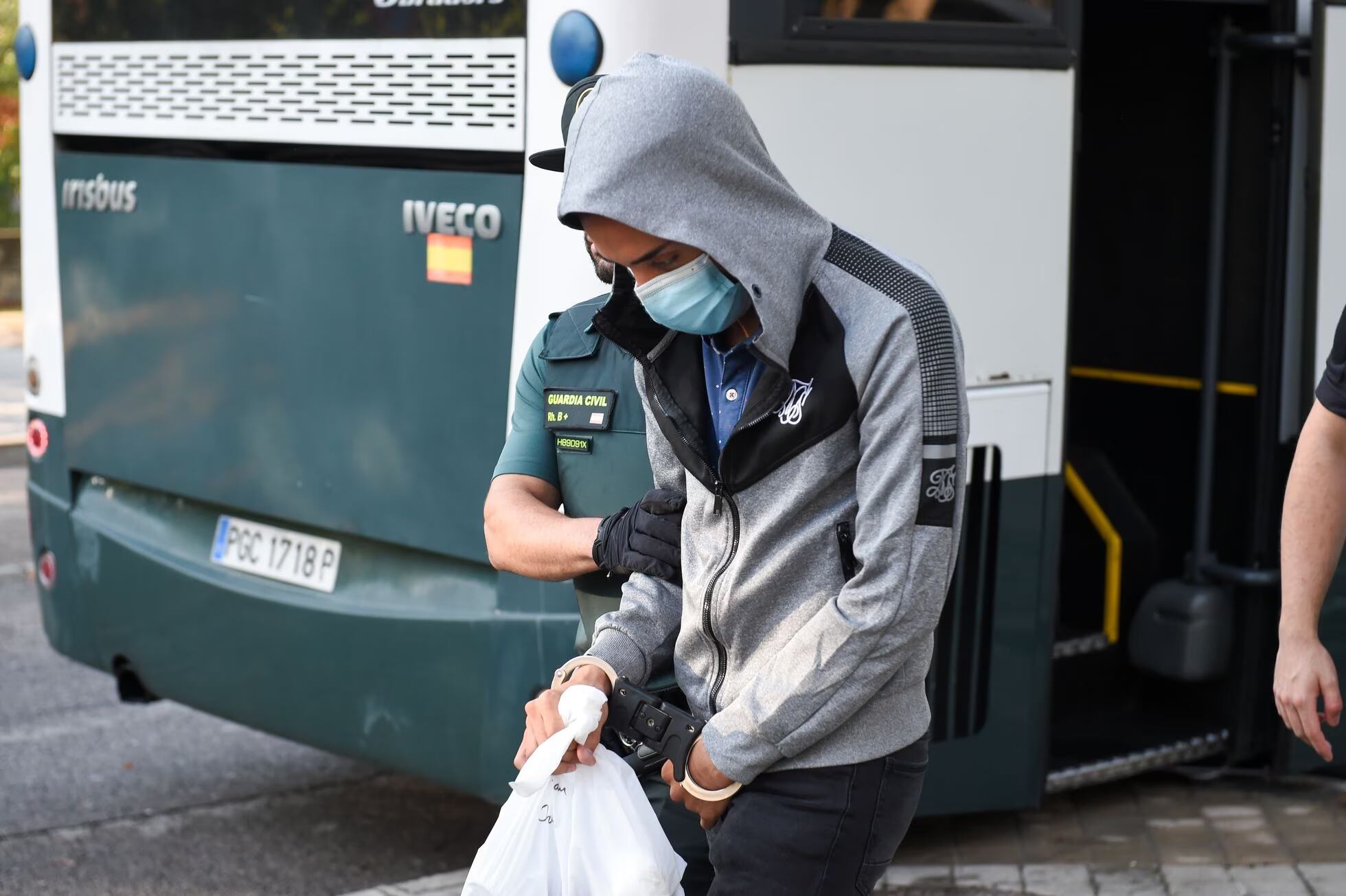 Julián Ovejero, conocido como el asesino del Grindr, a su entrada a la Audiencia Provincial. Gentileza: El País.