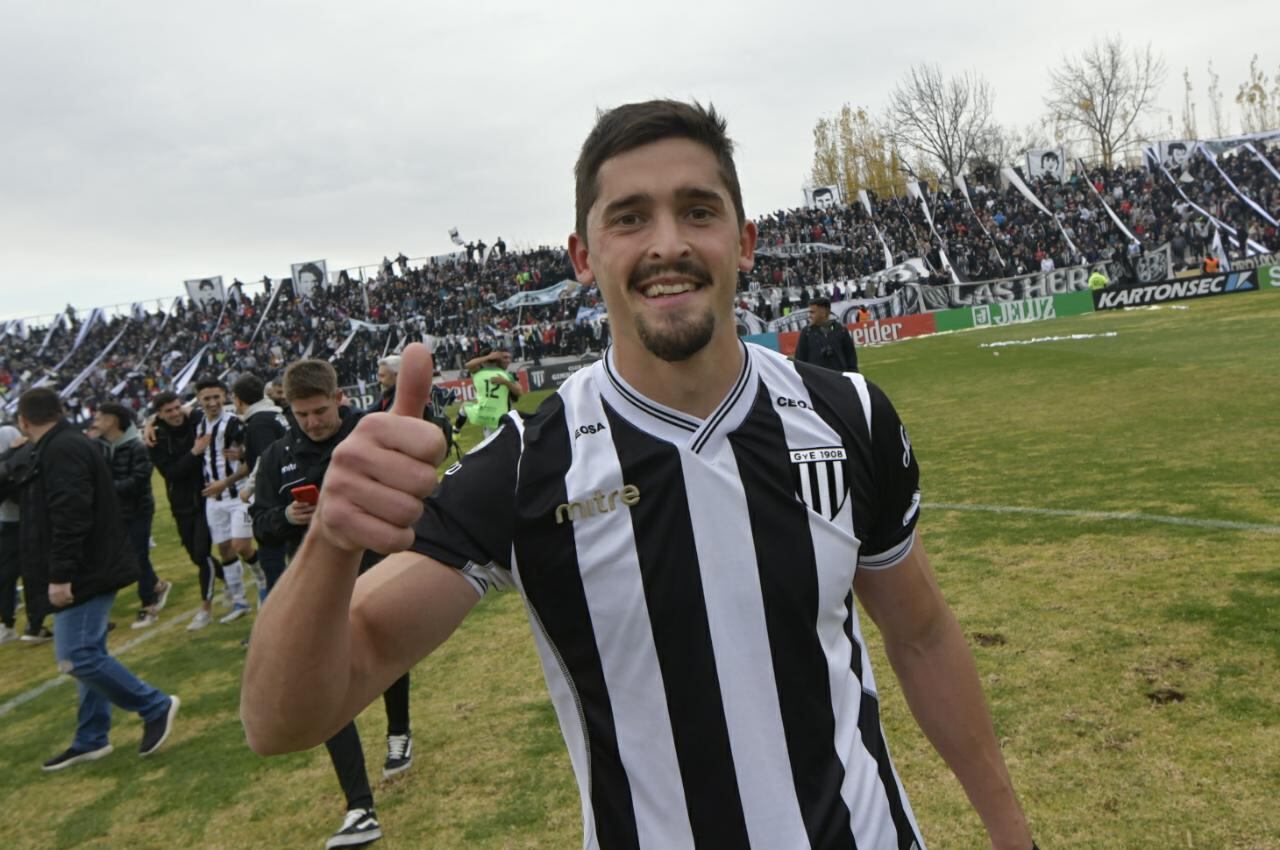 Diego Mondino, partidazo y gol.  / Foto: Orlando Pelichotti 