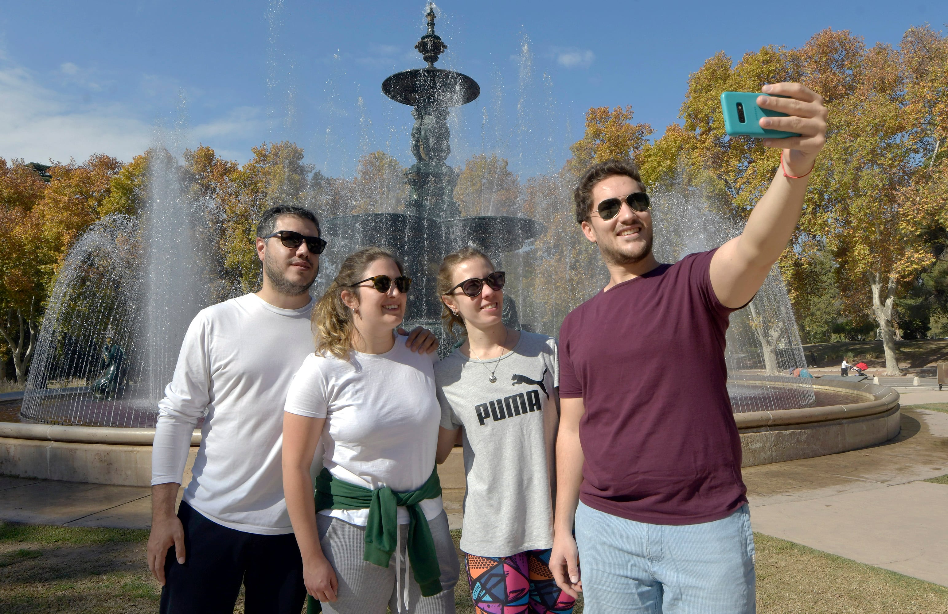 En Mendoza es optativo el uso de barbijo o “tababocas”.
Foto: Orlando Pelichotti / Los Andes