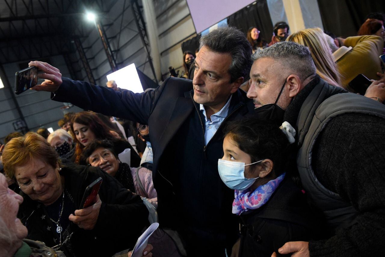 El presidente de la Cámara de Diputados, Sergio Massa, participó de un acto de Enacom donde se habilitó conectividad a vecinos de Malvinas Argentinas en provincia de Buenos Aires.