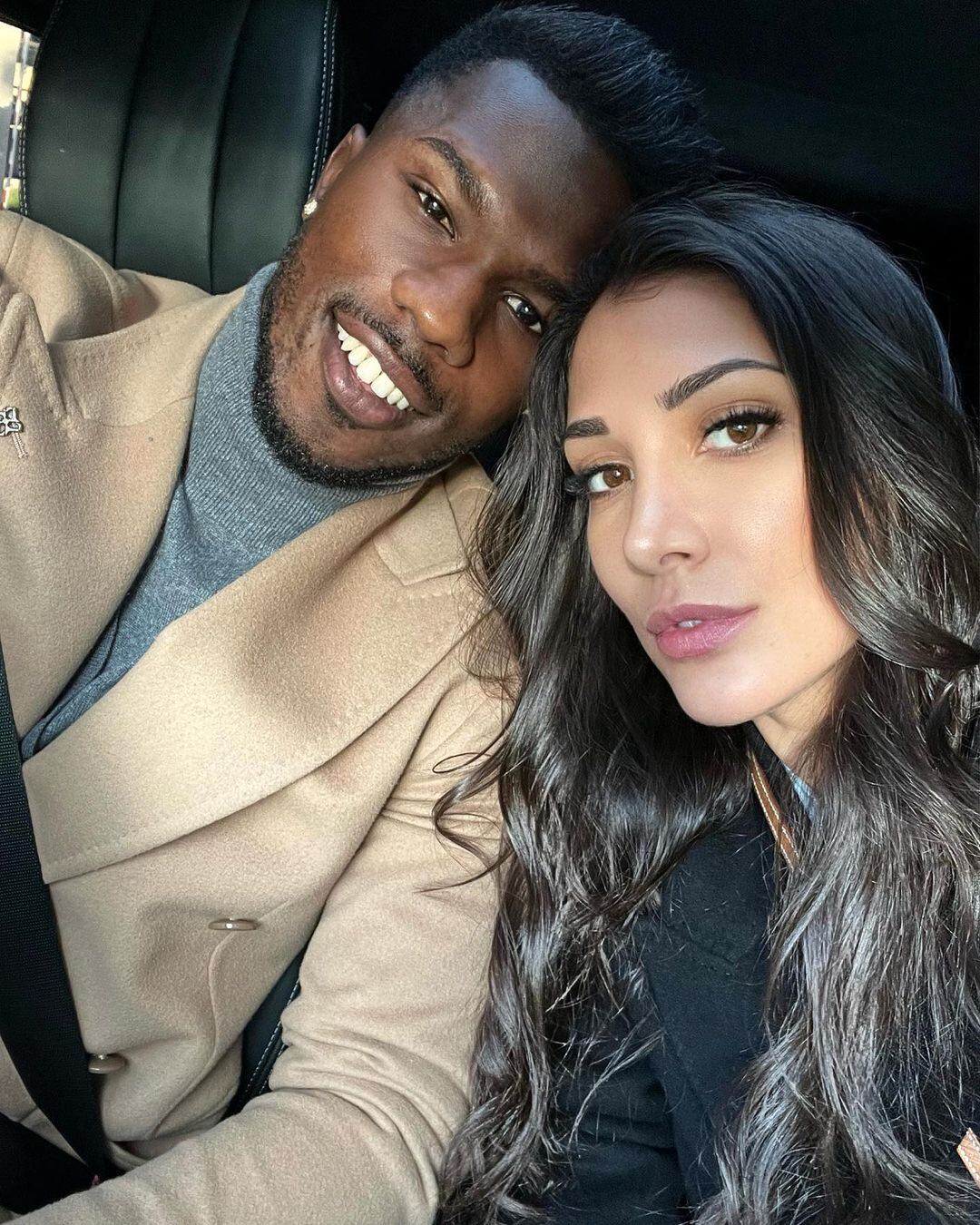 El futbolista Keita Baldé y su esposa Simona Guatieri.