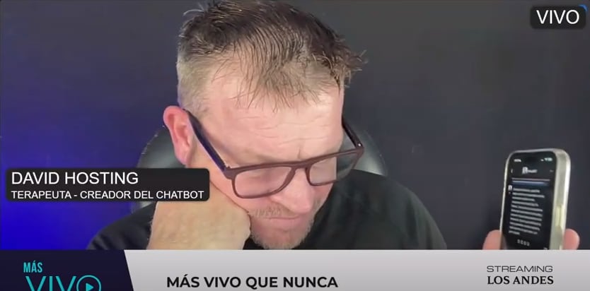 Su hijo murió hace 2 años y desarrolló una app con Inteligencia Artificial para poder “hablar” con él. Foto: Captura Web