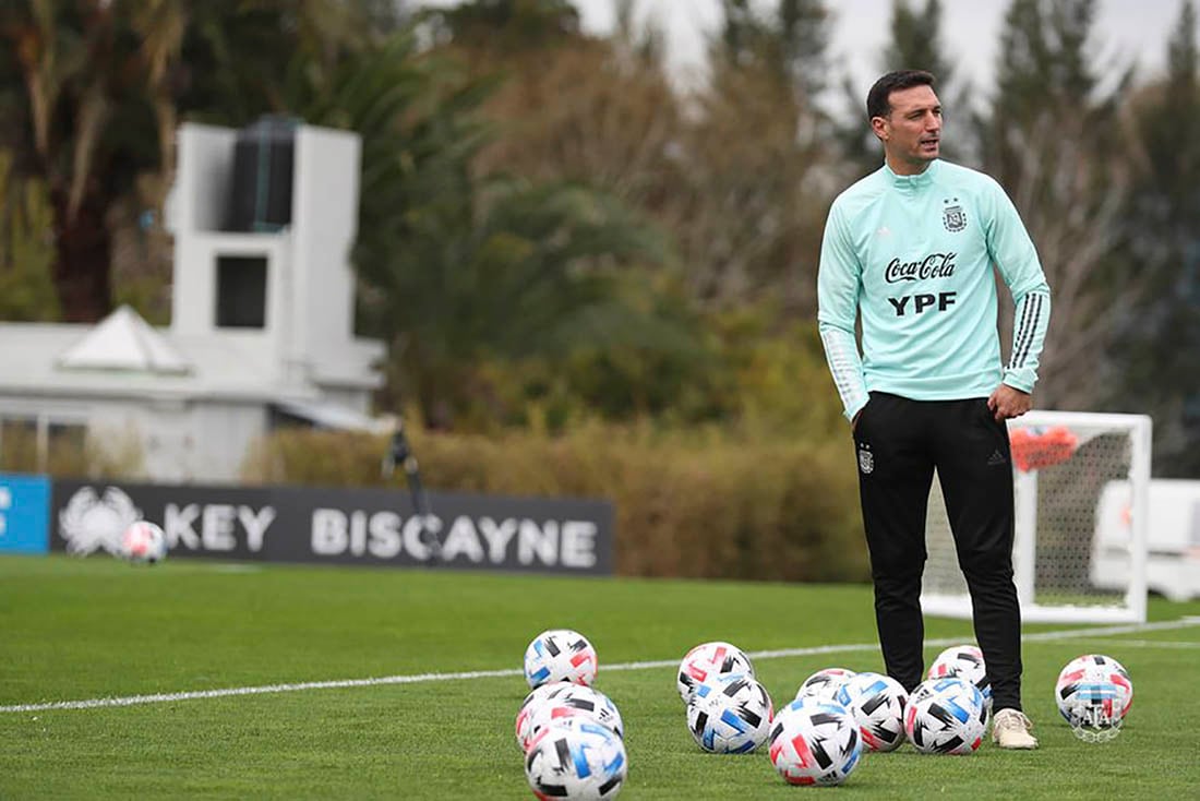 El entrenador argentino criticó a la Premier League.