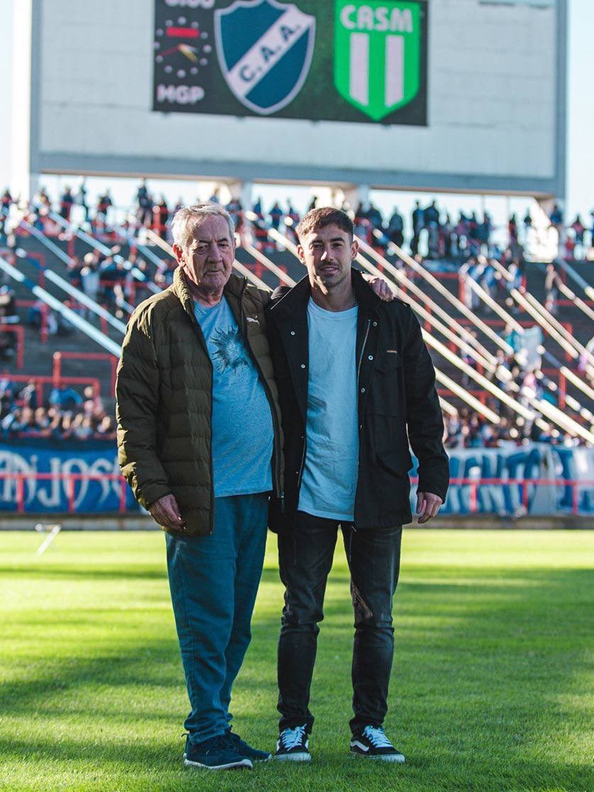 Federico Almada, presidente de San Miguel, junto a su padre.