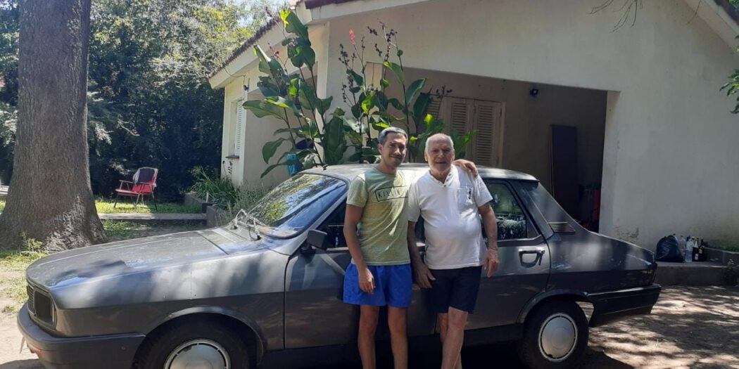 Gonzalo ahorró durante 3 años y le cumplió en sueño a su abuelo de tener el auto propio.