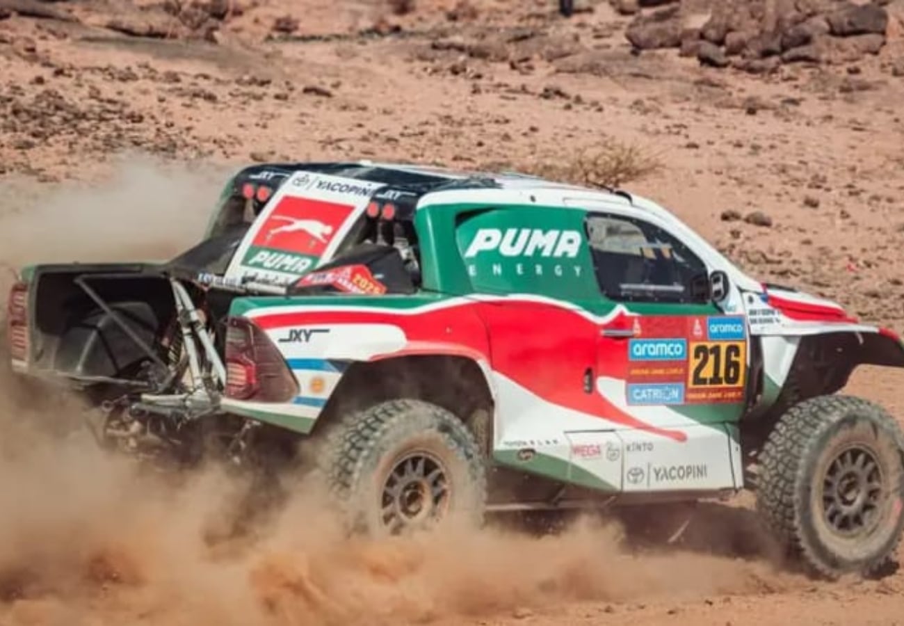 Juan Cruz Yacopini, con la Toyota del equipo Overdrive. (Dakar)