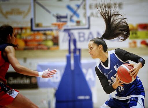 Andrea Boquete, la chica sensación del básquet nacional que se destaca en el Baxi Ferrol de España.