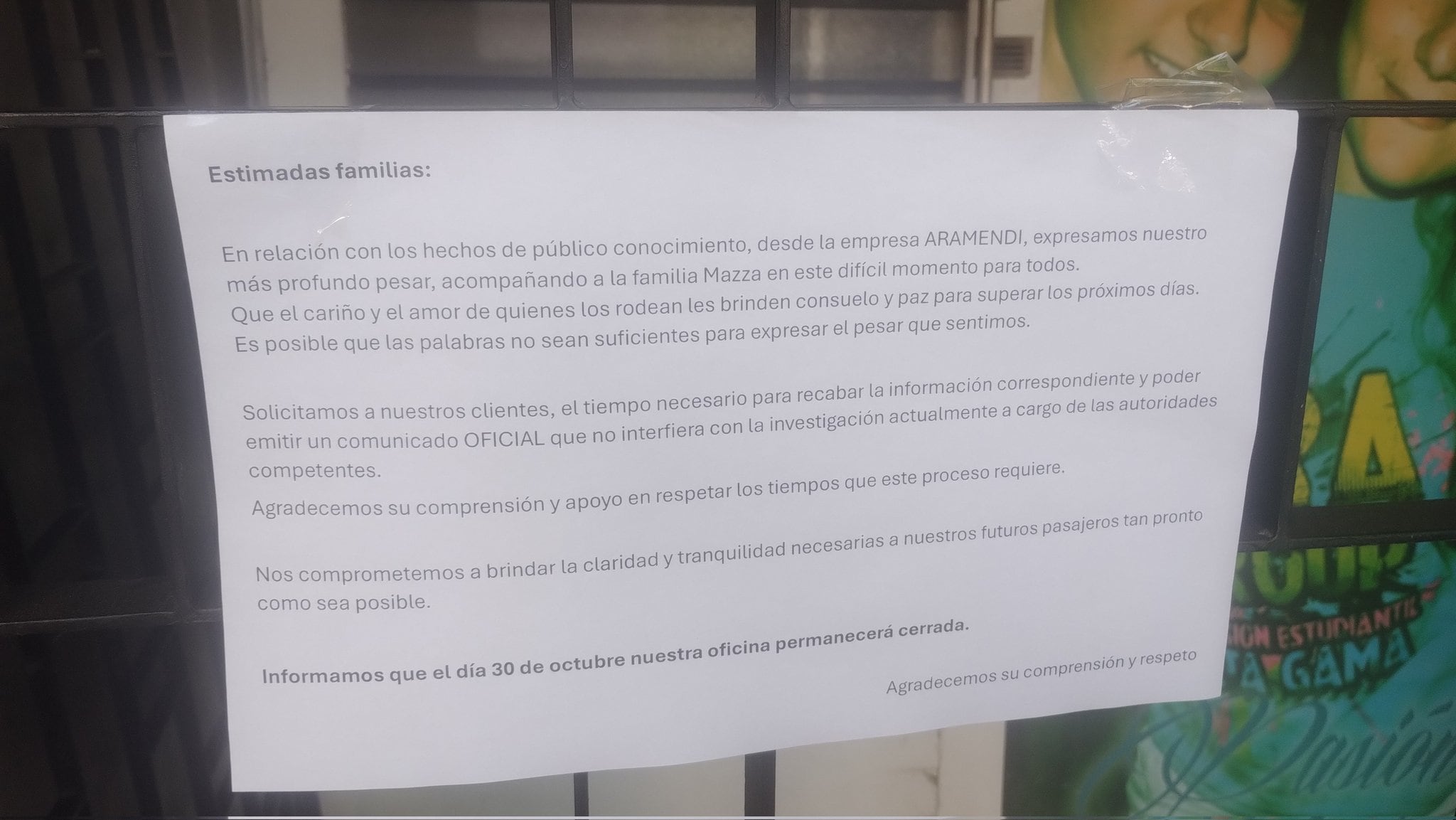 El cartel ubicado en la agencia de viajes mendocina. Gentileza Matías Pascualetti