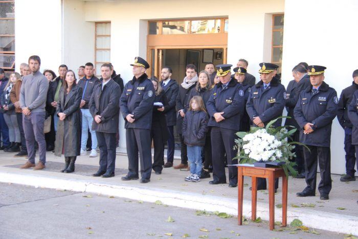 El Ministerio de Seguridad y Justicia de Mendoza homenajeó al policía Leonardo Exequiel Alarcón Quiroga, quien murió el pasado 3 de mayo en el Acceso Sur. - Foto: Ministerio de Seguridad y Justicia