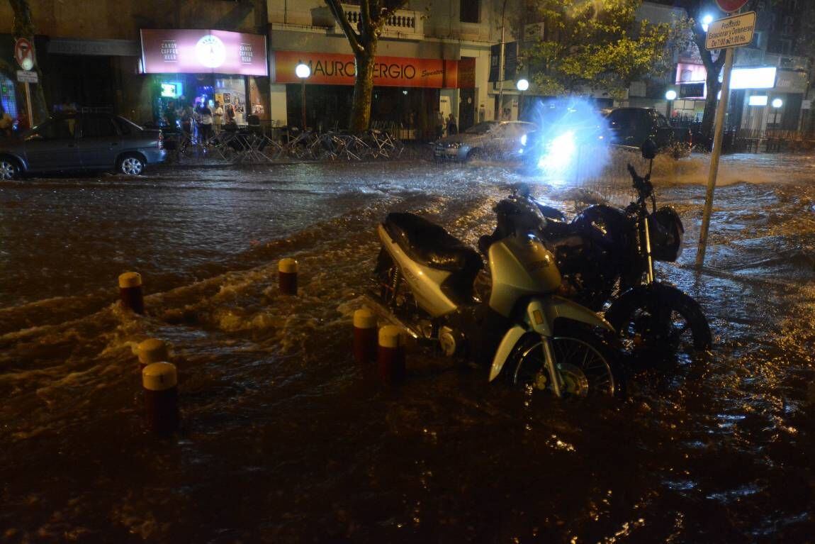 Dos derrumbes de techos, 12 casas inundadas y árboles y postes caídos: lo que dejó la tormenta . Foto: Archivo Los Andes