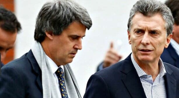 El economista Alfonso Prat Gay junto a Mauricio Macri.