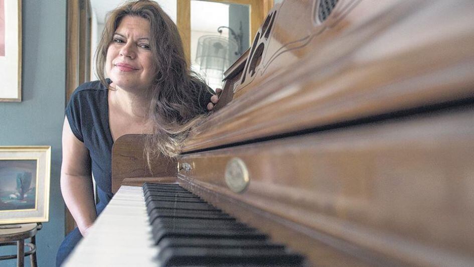 La pianista Elbi Olalla será una de las anfitrionas para exhibir el Especial Vendimia y la cultura local del otro lado del Atlántico.