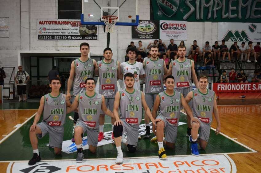 
    El plantel de Junín Básquet. / Gentileza.
   