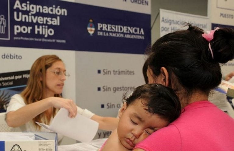 Asignación Universal por Hijo: hoy cobran los titulares con documentos finalizados en 6 (Foto: web)