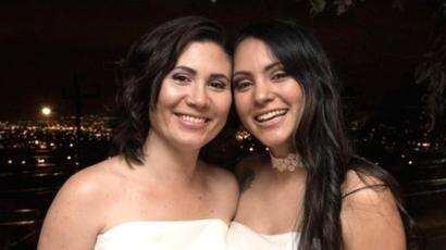 
    Dunia Araya y Alexandra Quiros se convirtieron en la primera pareja del mismo sexo en contraer matrimonio en Costa Rica. - Gentileza
   