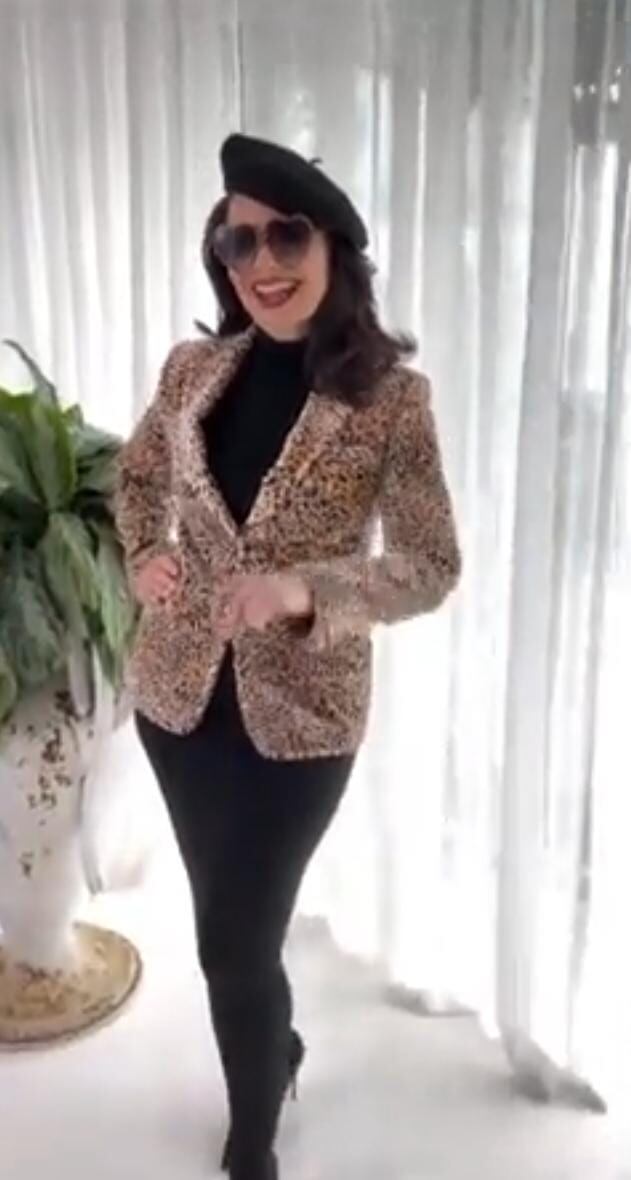 Fran Drescher vestida como La Niñera.