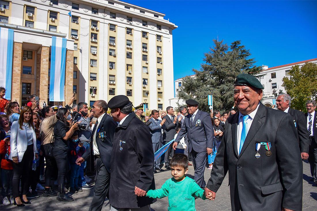 Acto conmemorativo por los 40 años de la guerra de Malvinas. En casa de gobierno se llevo a cabo un acto en el que participaron autoridades politicas y de las fuerzas armadas, donde brindaron reconocimiento a veteranos y caidos en el conflicto del Atlantico Sur en 1982
foto: Mariana Villa / Los Andes