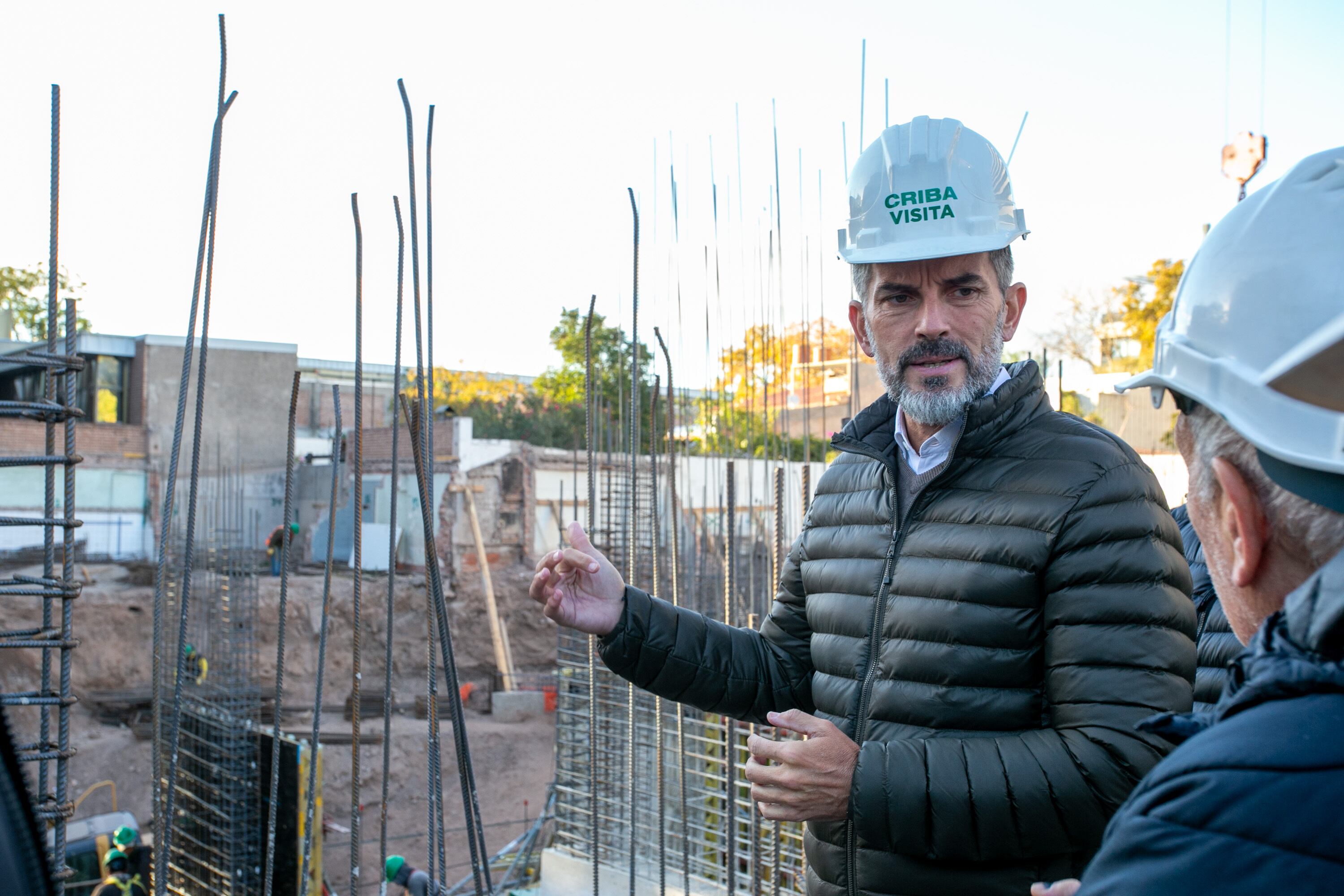 Ulpiano Suarez recorrió la construcción del edificio Vesta en la Quinta Sección. Foto: Mendoza Ciudad.