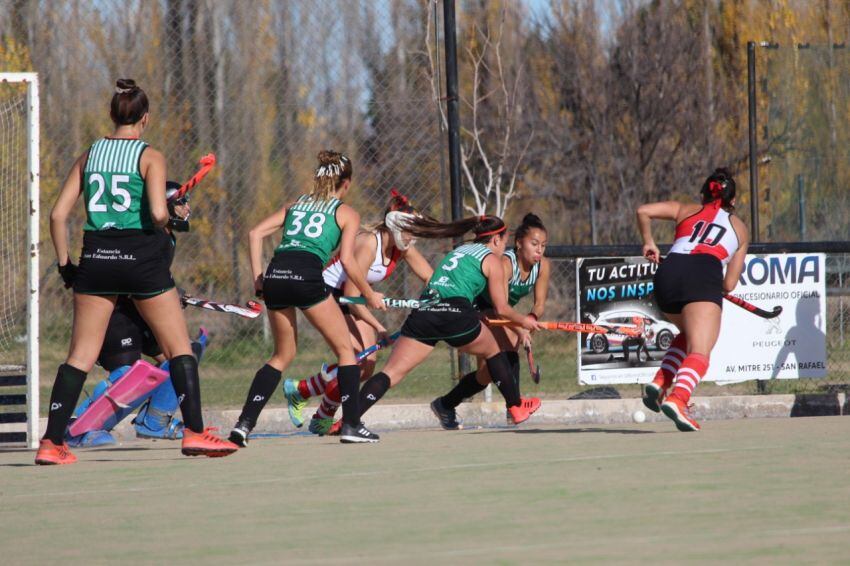 
Un muy buen torneo resultó el Regional "B", que tuvo como plato fuerte el Derby del Sur de Mendoza | Gentileza/ Emiliano Rodríguez
   